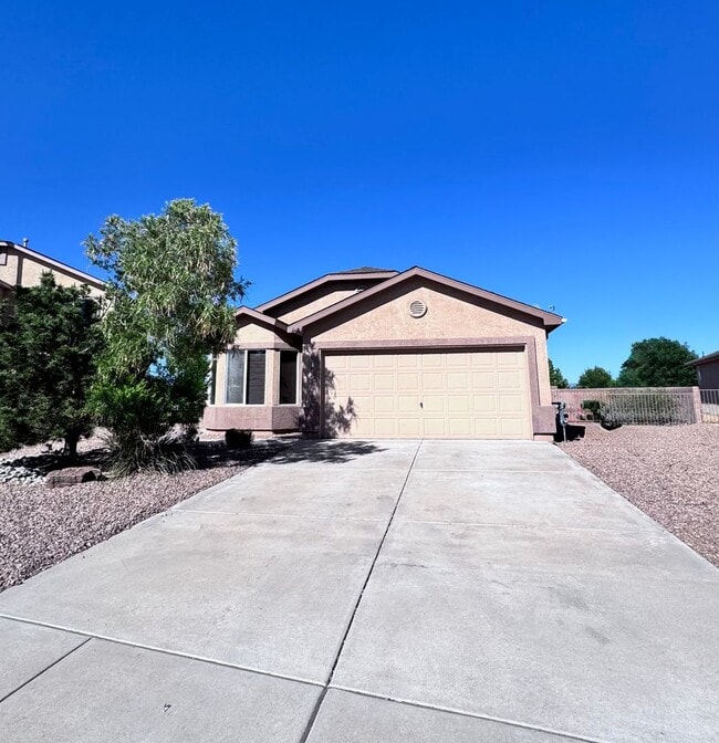 Building Photo - 3 bed 2 bath home in Huning Ranch