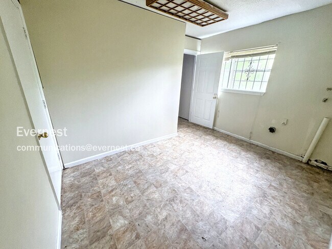 Building Photo - 1518 Claret St