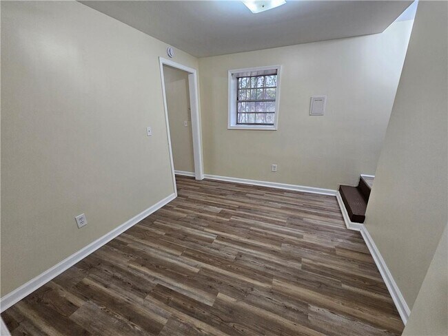 Building Photo - 2596 Woodland Dr NW