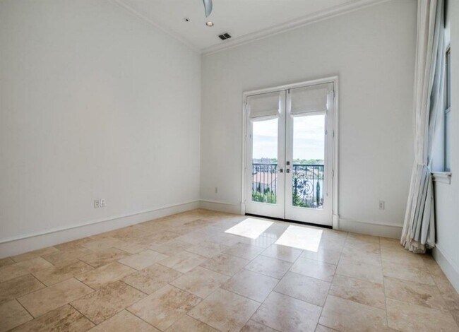 Building Photo - 6601 Mediterranean Dr