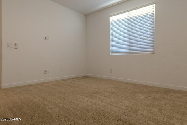 Building Photo - 1548 W Corral Rd
