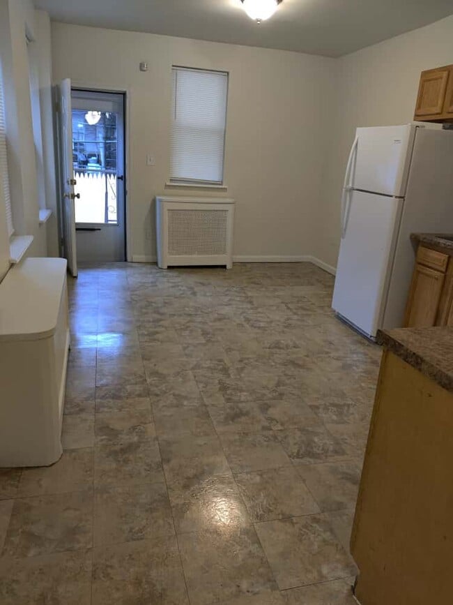 Building Photo - 6133 Elmwood Ave