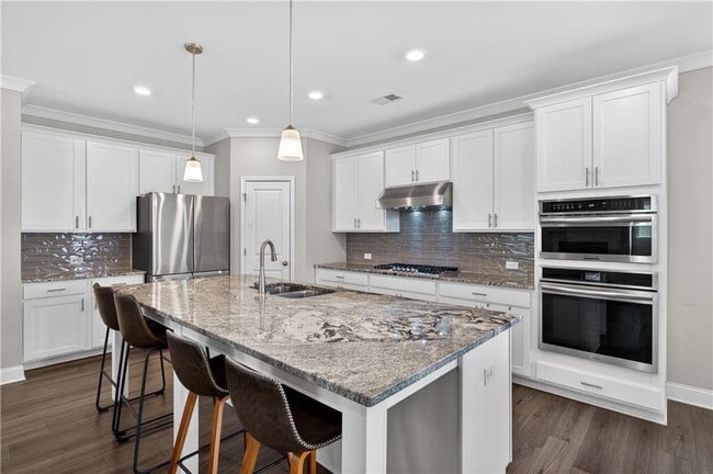 Building Photo - 1020 River Park Dr