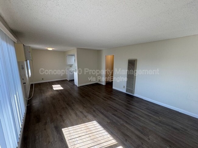 Building Photo - 9421 Cedar St