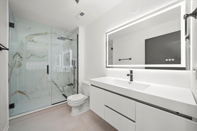 Building Photo - 6 S Laflin St