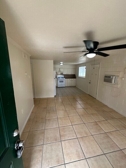 Building Photo - 4537 Saunders Dr