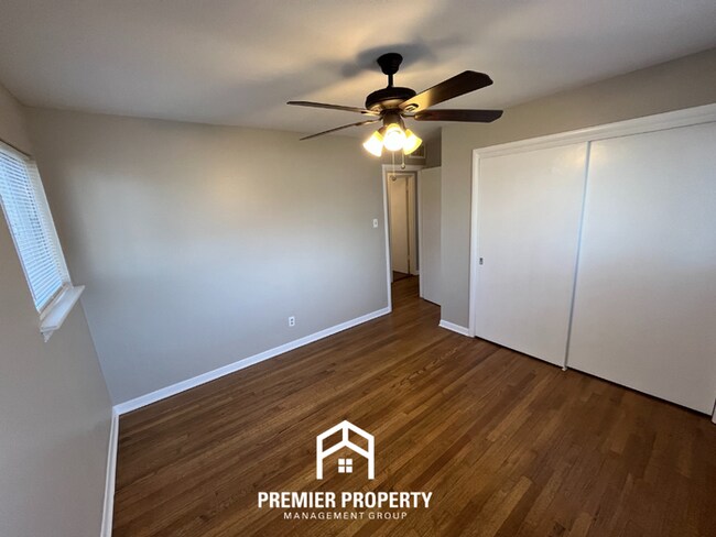 Building Photo - Beautiful 3BR/2BA Memphis Home with Hardwood Floors, Formal Dining & Fenced Yard