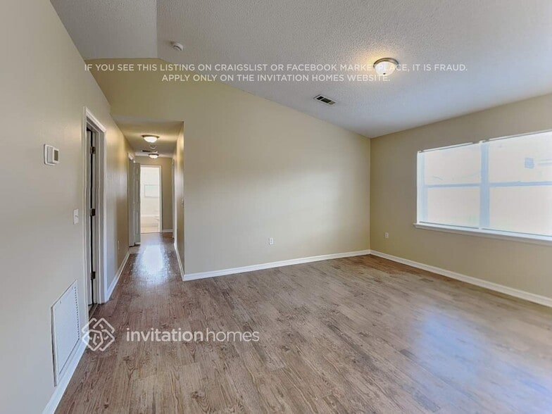 Building Photo - 8509 Blackberry Ave