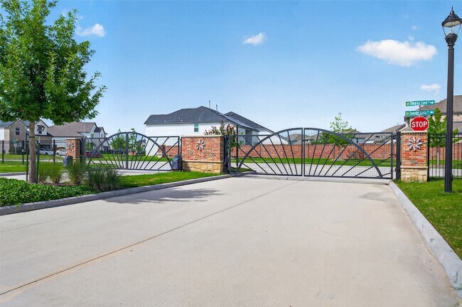 Building Photo - 3180 Stingray Cv Dr