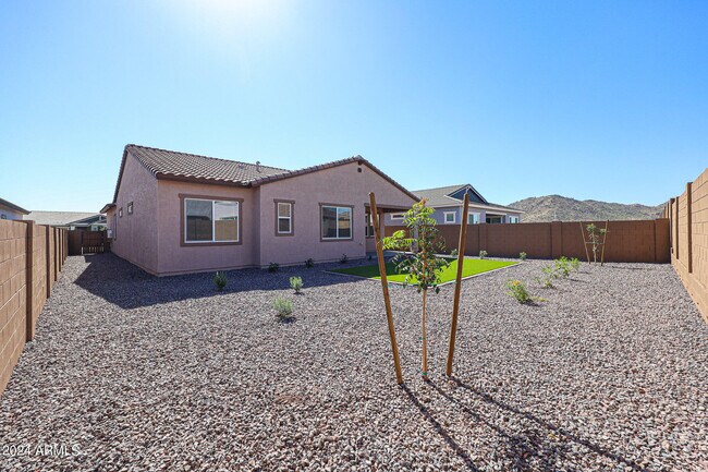 Building Photo - 7702 W Jackrabbit Ln