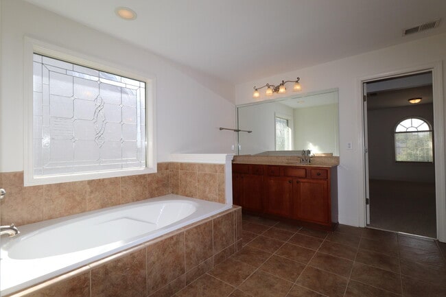Building Photo - 417 Courchelle Dr