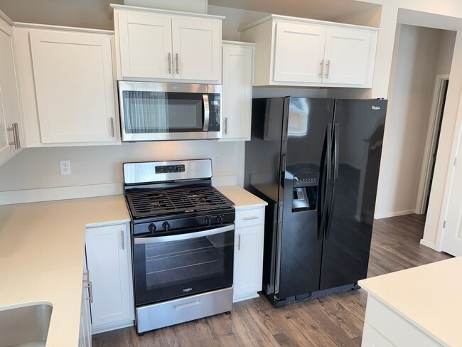 Building Photo - Newer 3 bedroom 2.5 bathroom house!