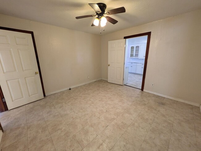 Building Photo - 475 Mitchell St