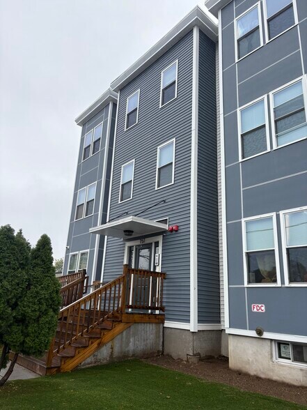 Building Photo - 149 Crescent St