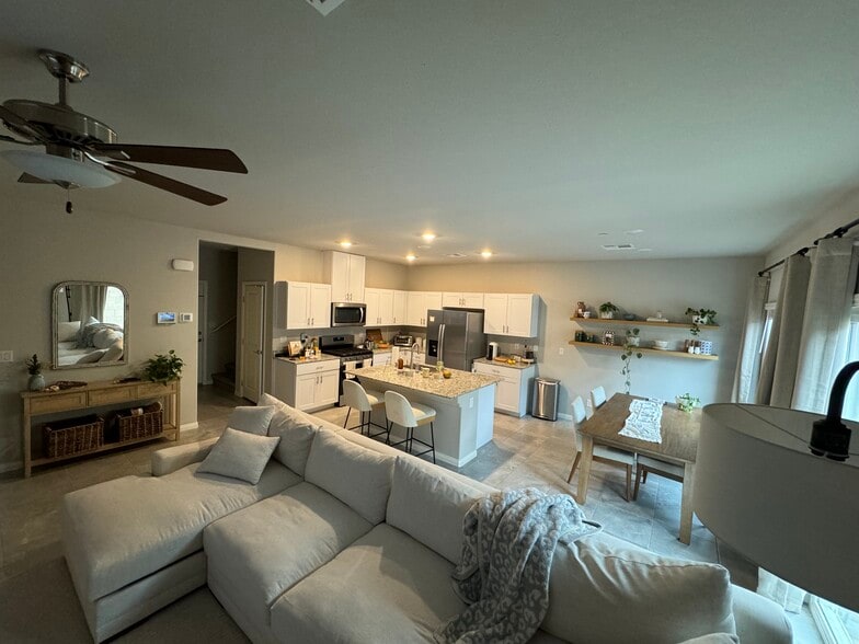 Building Photo - 10974 Cambridge Lakes Ave