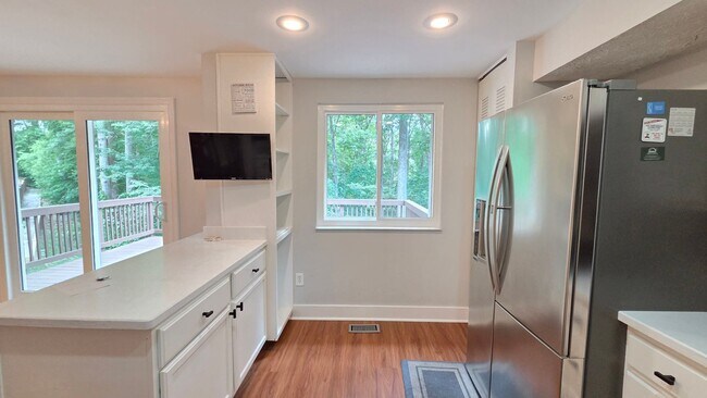 Building Photo - Beautiful Newington Forest Townhome