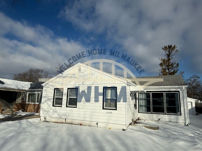 Building Photo - 2240 W Lawn Ave