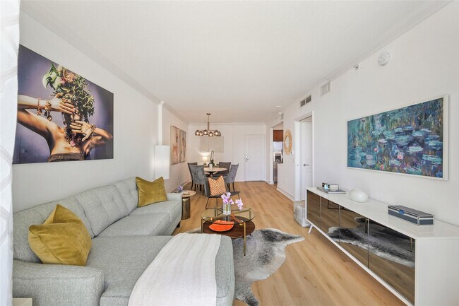 Building Photo - 350 SE 2nd St