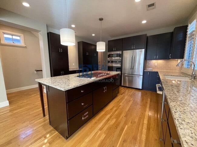 Building Photo - 233 S Pearl St