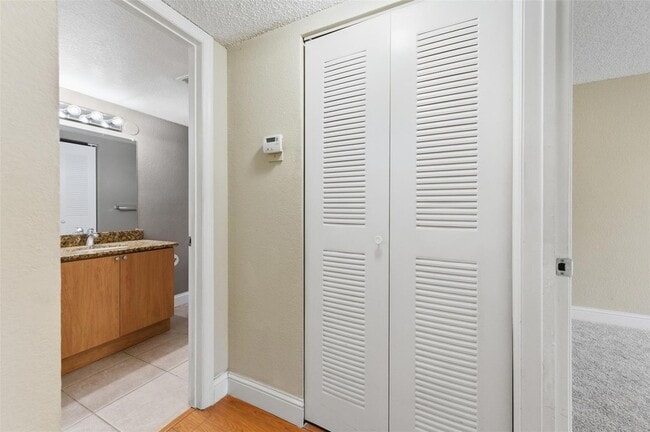 Building Photo - 731 Vista Isles Dr