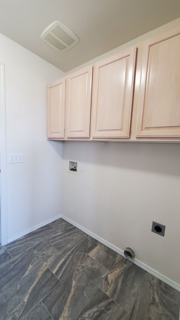 Building Photo - 2452 N Rhode Island Ct