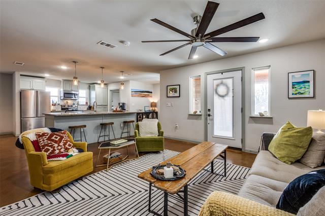 Building Photo - 409 W Johnson St