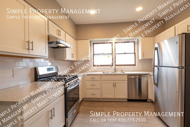 Building Photo - 610 Michigan St NE