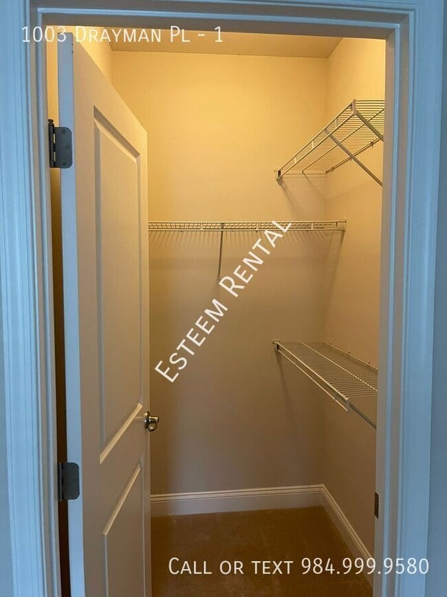 Building Photo - 1003 Drayman Pl