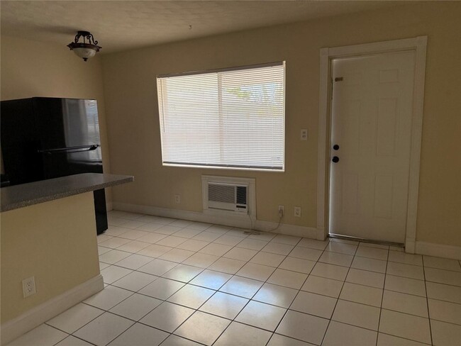 Building Photo - 1219 NE 14th Ave