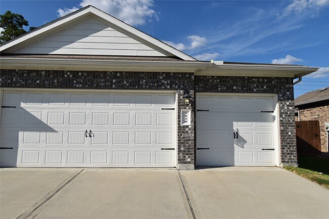 Building Photo - 5930 Dovershire Blf Wy