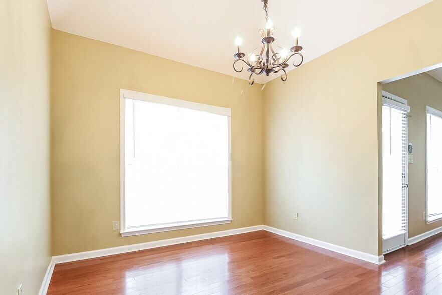 Building Photo - 10156 Lynham Dr