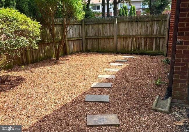 Building Photo - 411 Hampton Ct