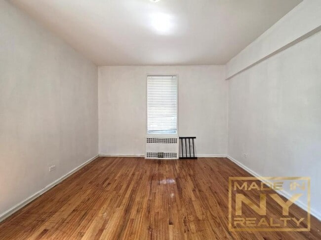 Building Photo - 2 bedroom in FOREST HILLS NY 11375