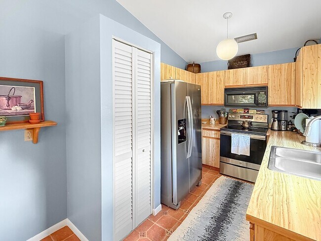 Building Photo - 3358 Perimeter Dr