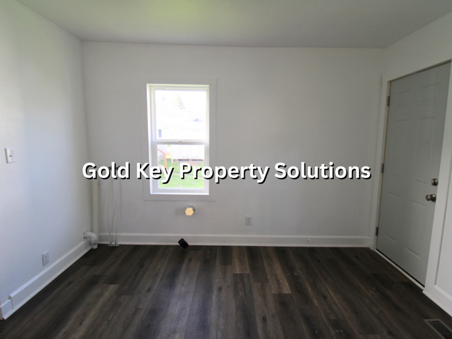 Building Photo - 2 Bed 1 Bath Home For Rent W/ Covered Fron...