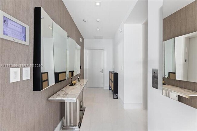 Building Photo - 16901 Collins Ave