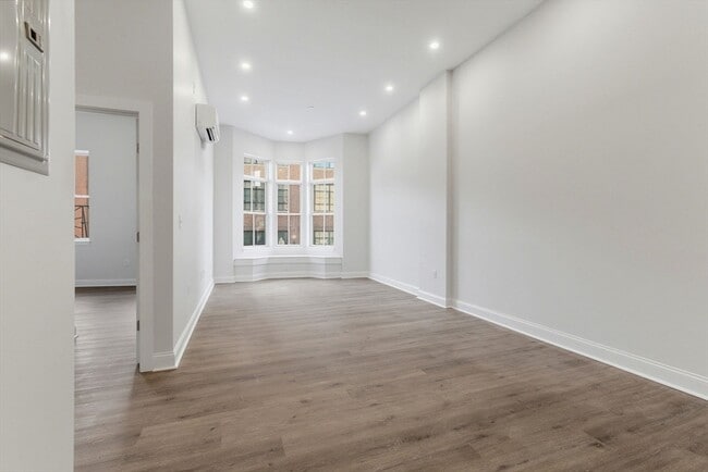 Building Photo - 19-25 Essex St