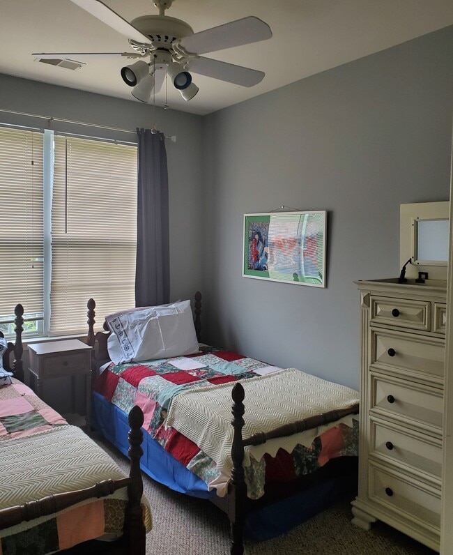 2nd bedroom with 2 twin beds - 1974 Scotts Crossing Way