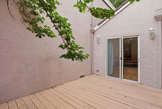 Building Photo - 2524 Roblar Ln