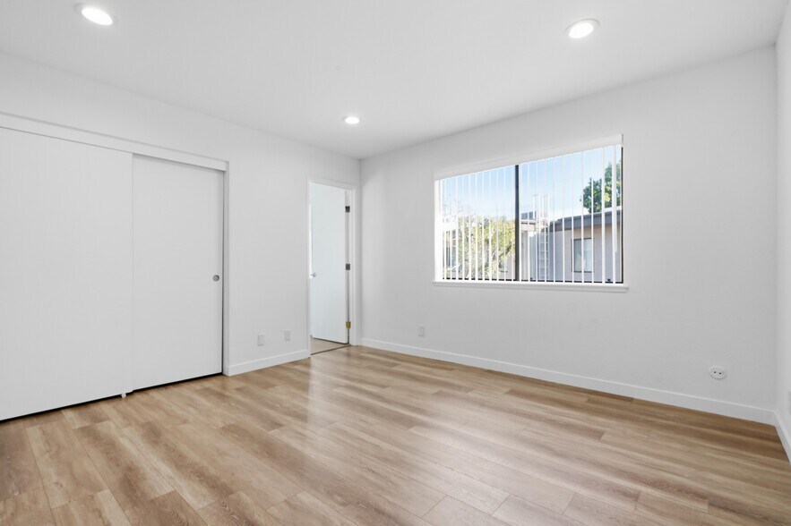 Building Photo - 9000 Vanalden Ave