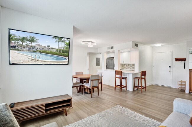 Building Photo - 1600 SE 15th St