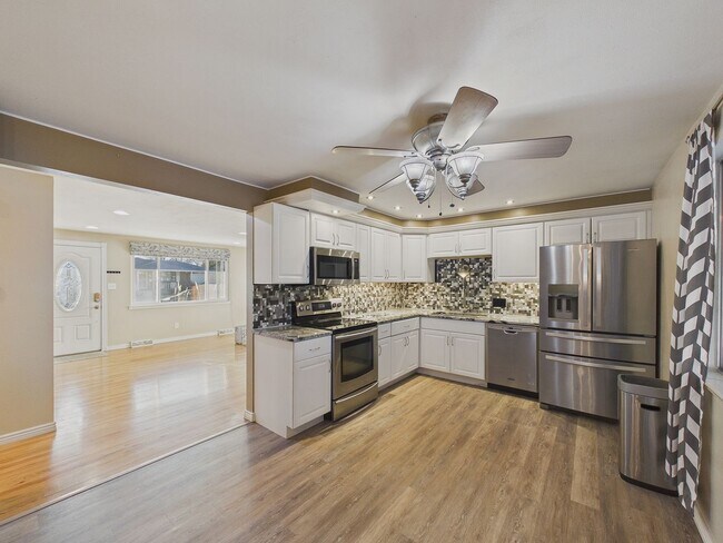 Building Photo - Gorgeous home in Westminster!