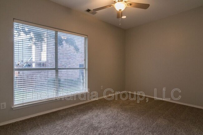 Building Photo - 3904 Brandon Park Dr