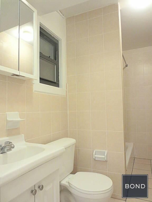 Building Photo - 119 W 104th St