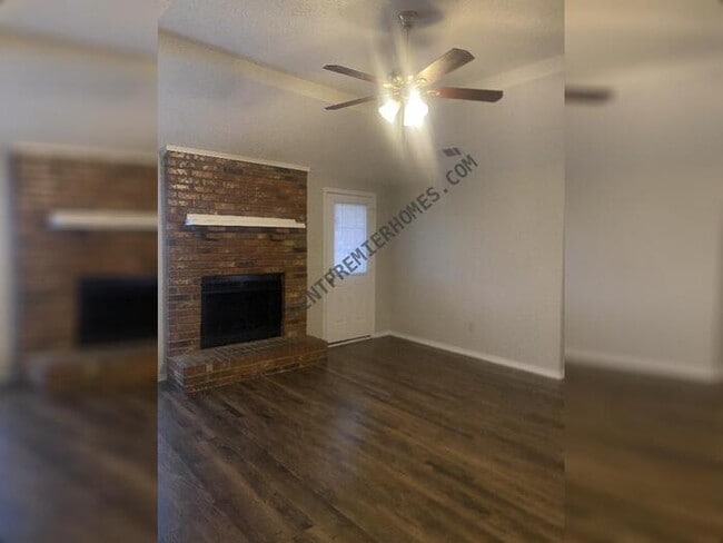 Building Photo - 104 Mesa Moor Dr