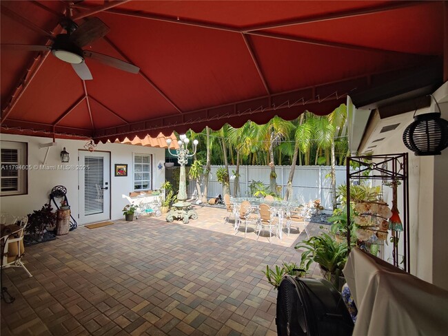 Building Photo - 1823 S Bayshore Ln