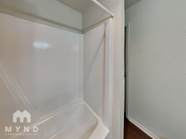 Building Photo - 1303 Berry Dr