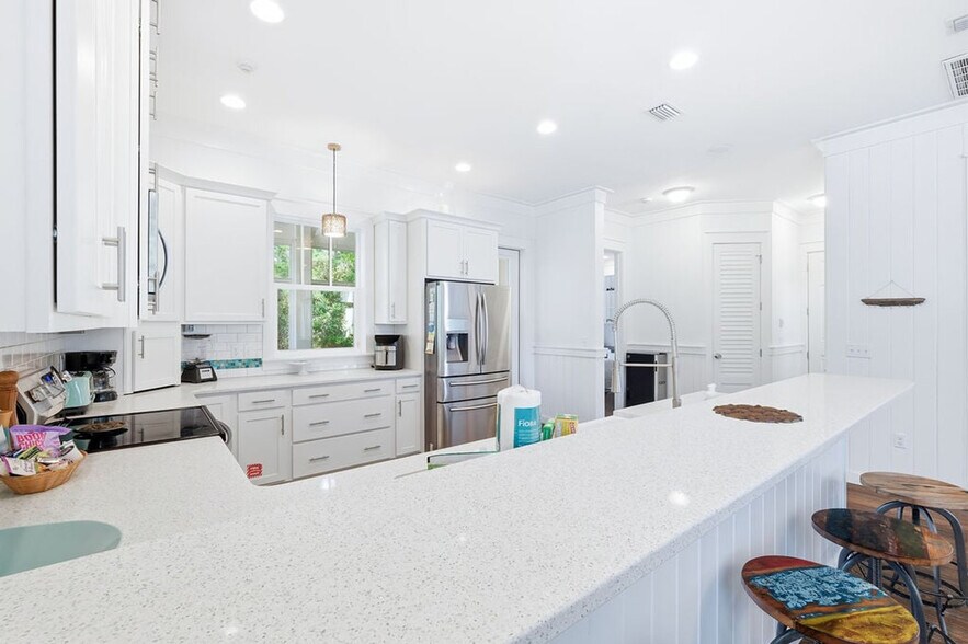 Building Photo - 285 Cassine Garden Cir