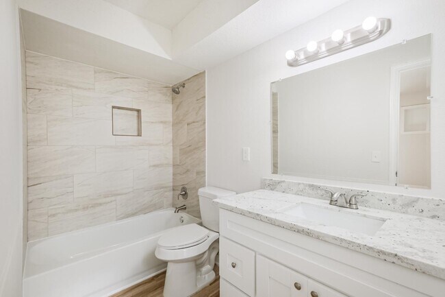 Building Photo - 802 Wright St