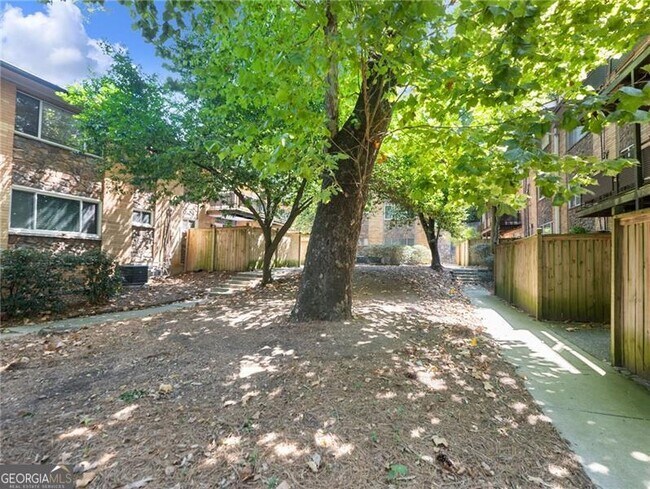 Building Photo - 115 Biscayne Dr NW